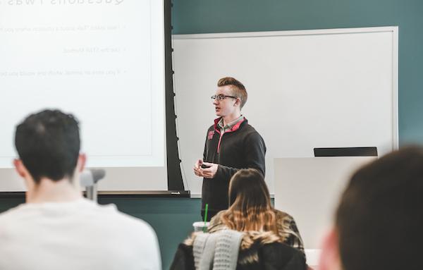 Student is talking in the trading lab